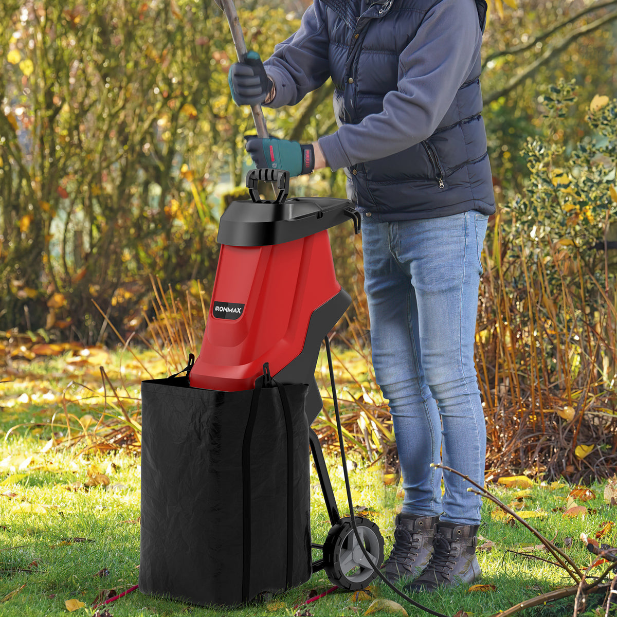 15-Amp Electric Wood Chipper, Shredder, Leaf Mulcher With Wheels, Red Lawn Care Tools at Gallery Canada