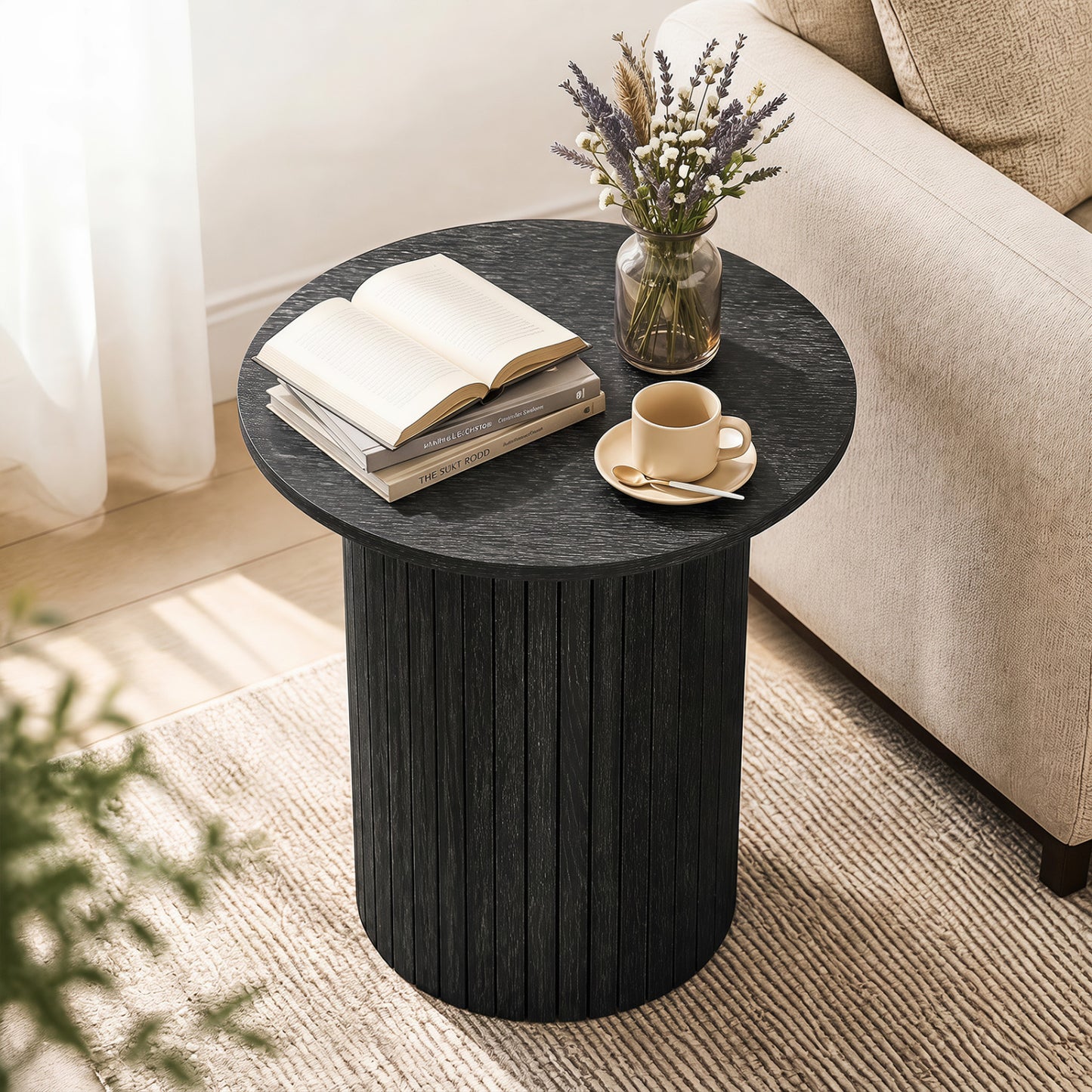 Table d'appoint ronde de 18" à cannelures, pied central en forme de tambour, noir