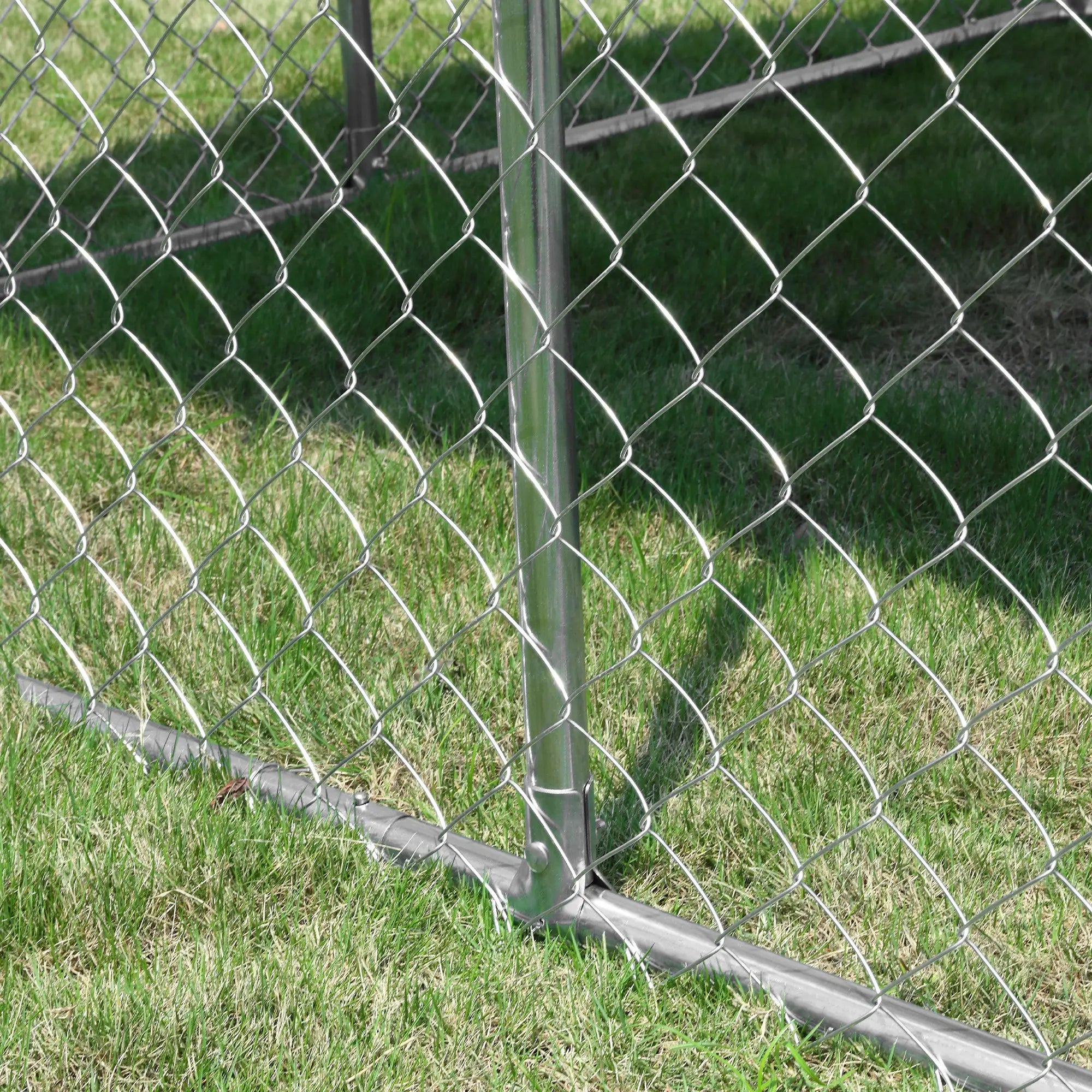 Outdoor Dog Kennel With Roof, Waterproof UV-Resistant Cover, Secure Lock, 7.5' x 7.5' x 5.7' Houses, Kennels & Pens at Gallery Canada
