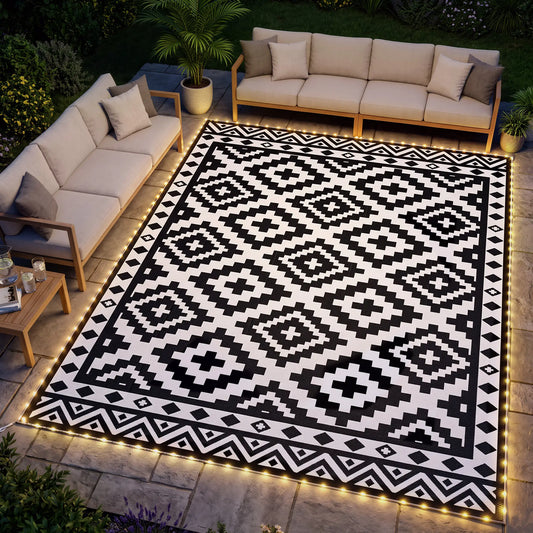 Reversible Plastic Straw Rug, LED Lights, 12' x 9' Outdoor Reversible Rugs Black, White at Gallery Canada