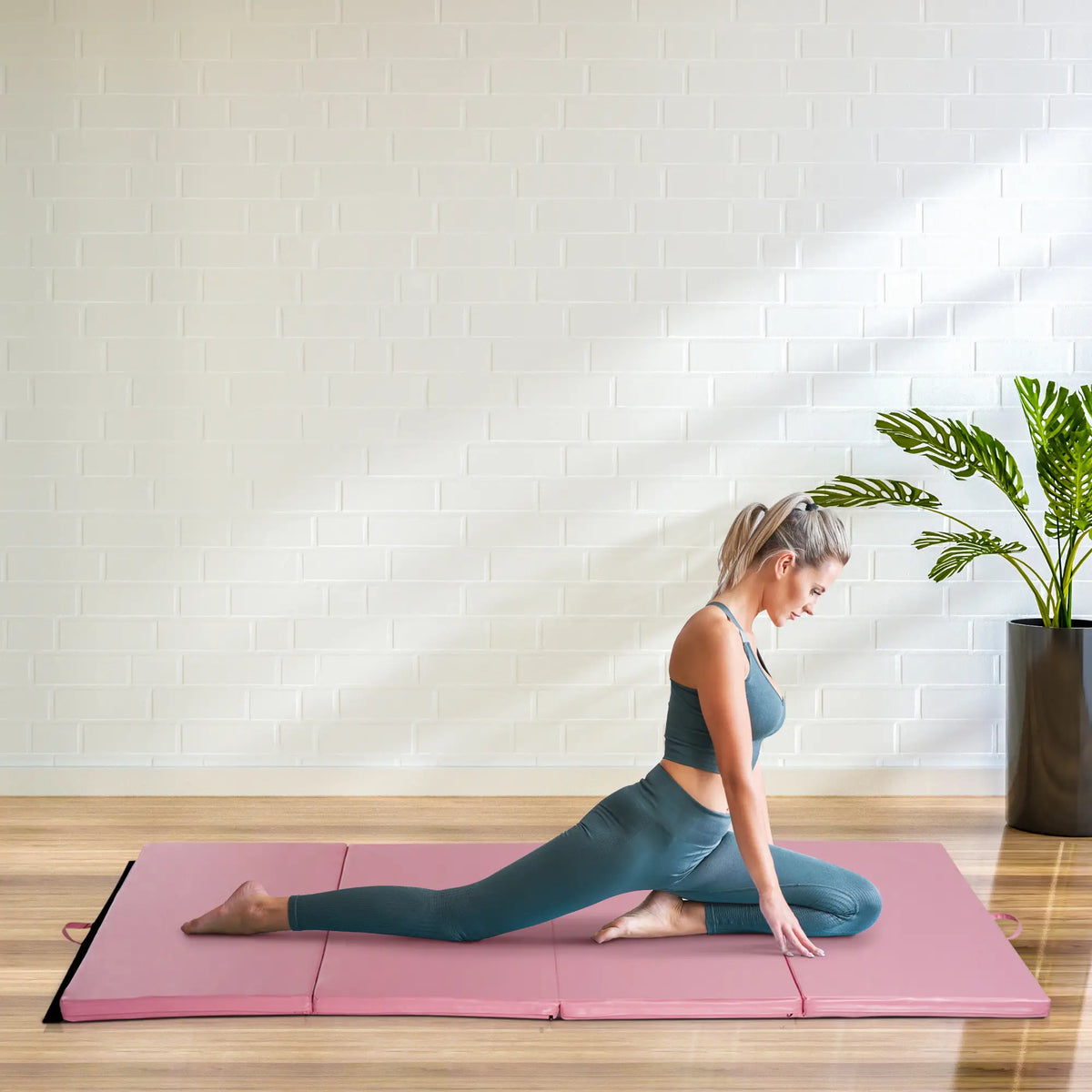 4'x8'x2" Folding Gymnastics Mat, Exercise Mat with Handles, Pink Gymnastics Mats at Gallery Canada