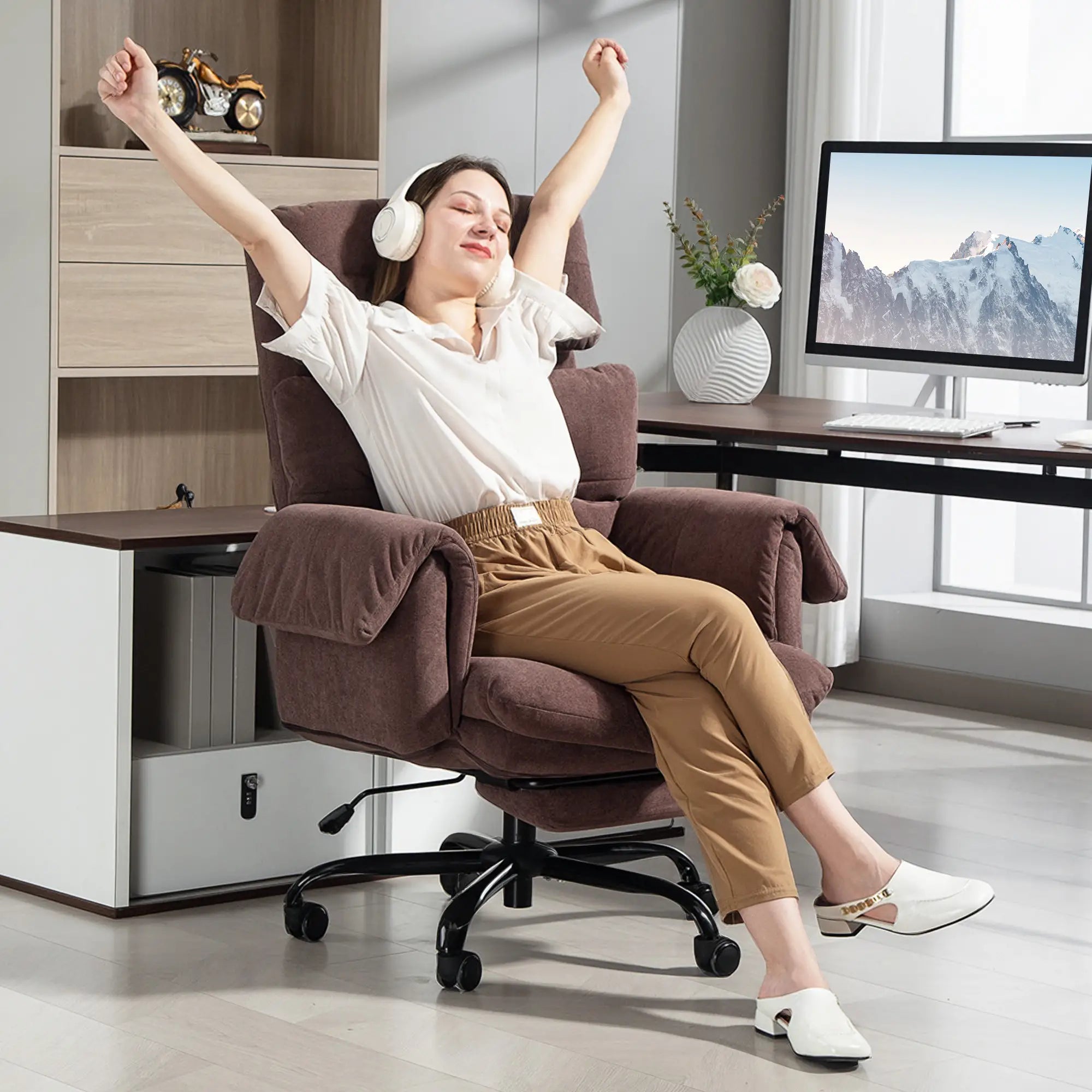 Reclining Executive Computer Desk Chair, Ergonomic Office Chair with Footrest and Thickly Padded, Coffee Office Chairs at Gallery Canada