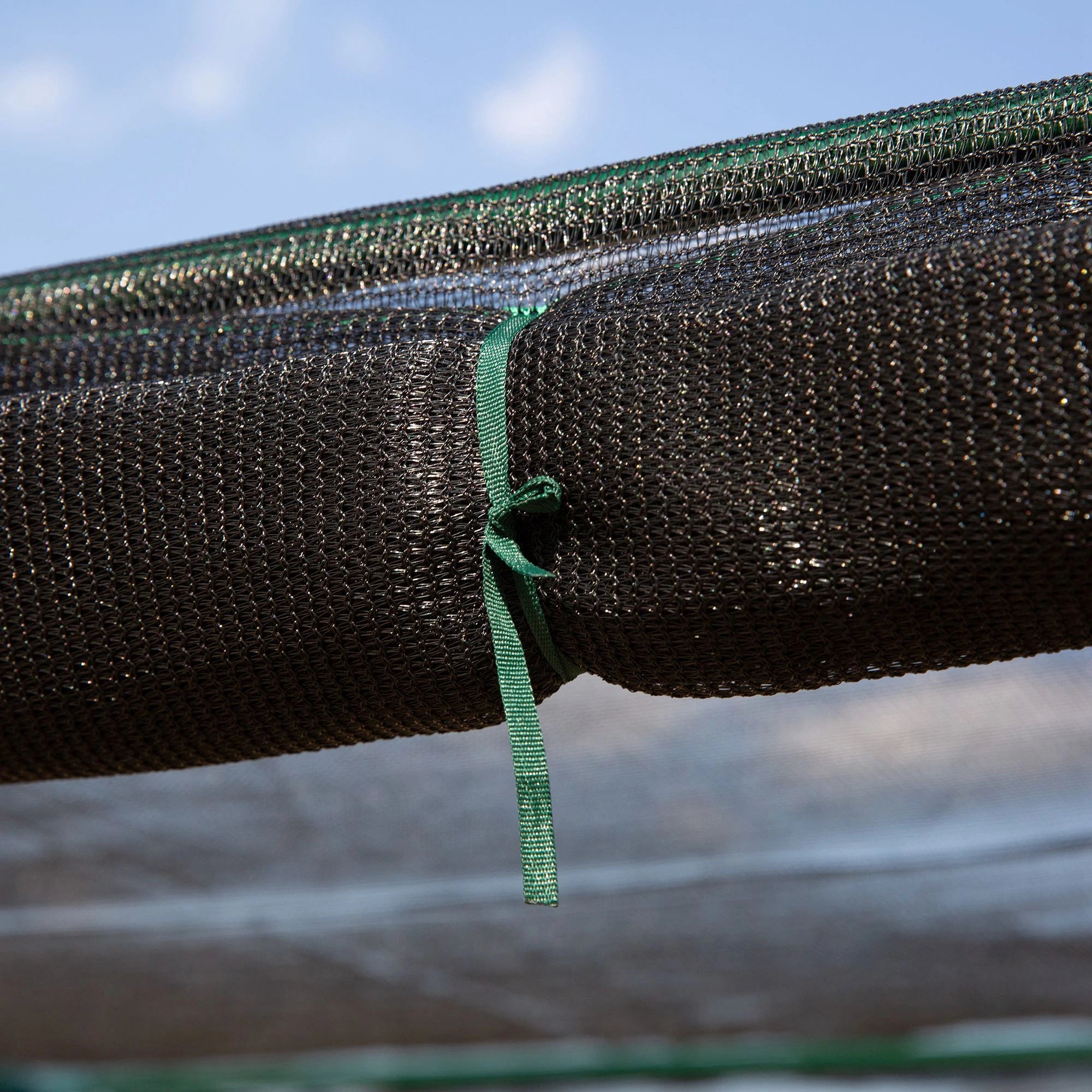 94.5''x47.25''x72.75'' Heavy Duty Greenhouse, Roll-Up Zipper Doors, Black Walk In Greenhouses at Gallery Canada