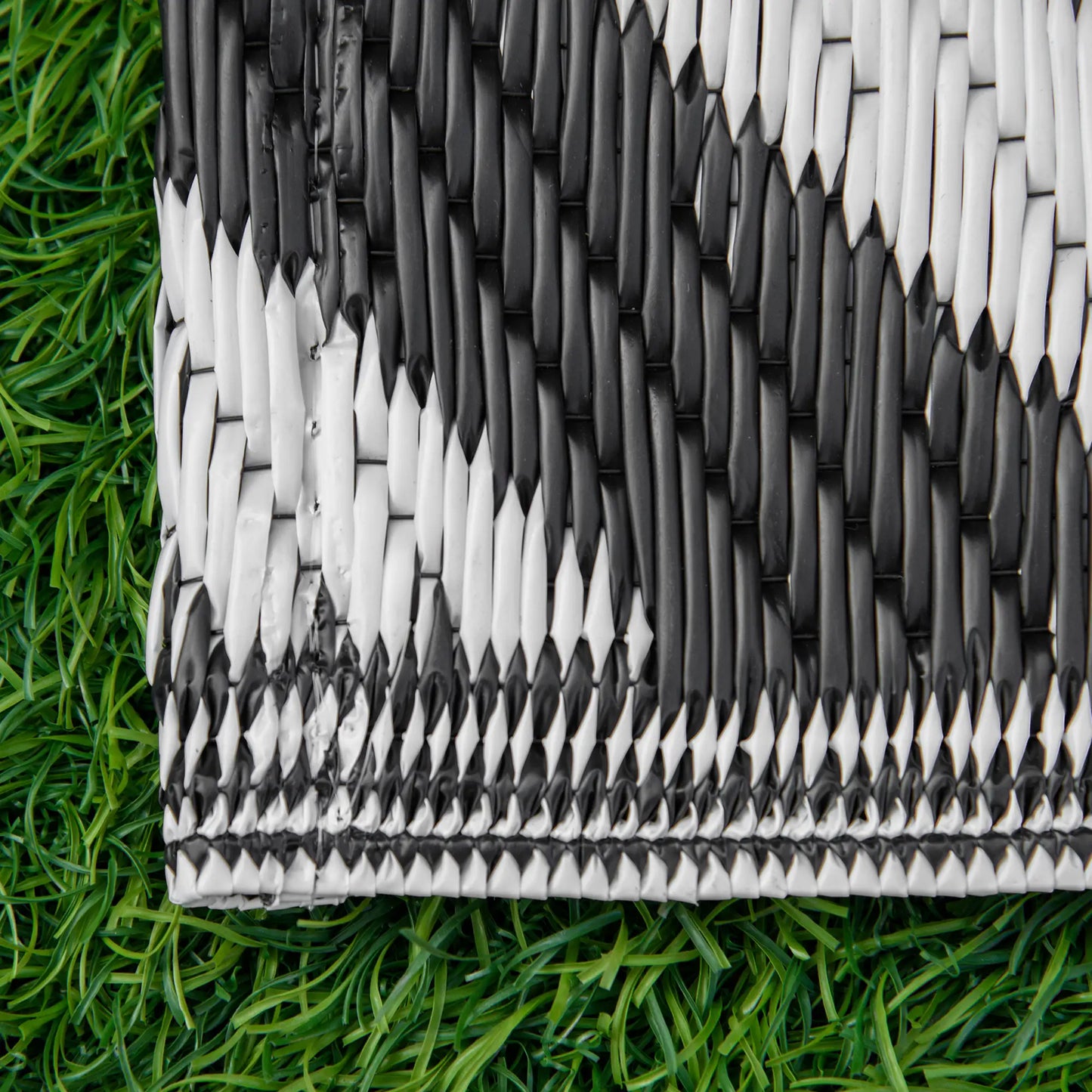 Reversible Outdoor RV Rug, Patio Floor Mat, 5' x 8', Black & White Garden Decor at Gallery Canada
