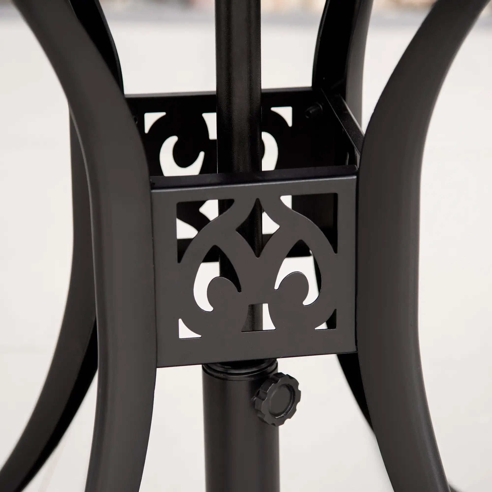 30 Inch Round Patio Dining Table With Umbrella Hole, Black Patio Side Tables at Gallery Canada