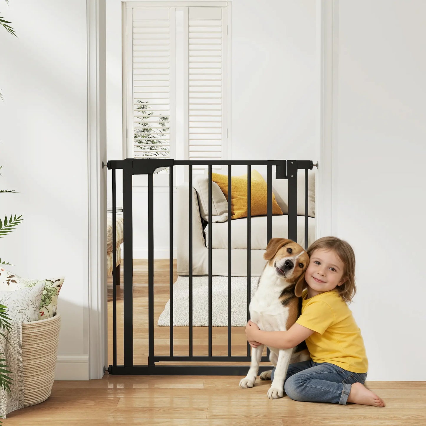 Baby Gate, Pet Safety Gate, 30"-32" Wide, Auto-Close, Black Pet Gates at Gallery Canada
