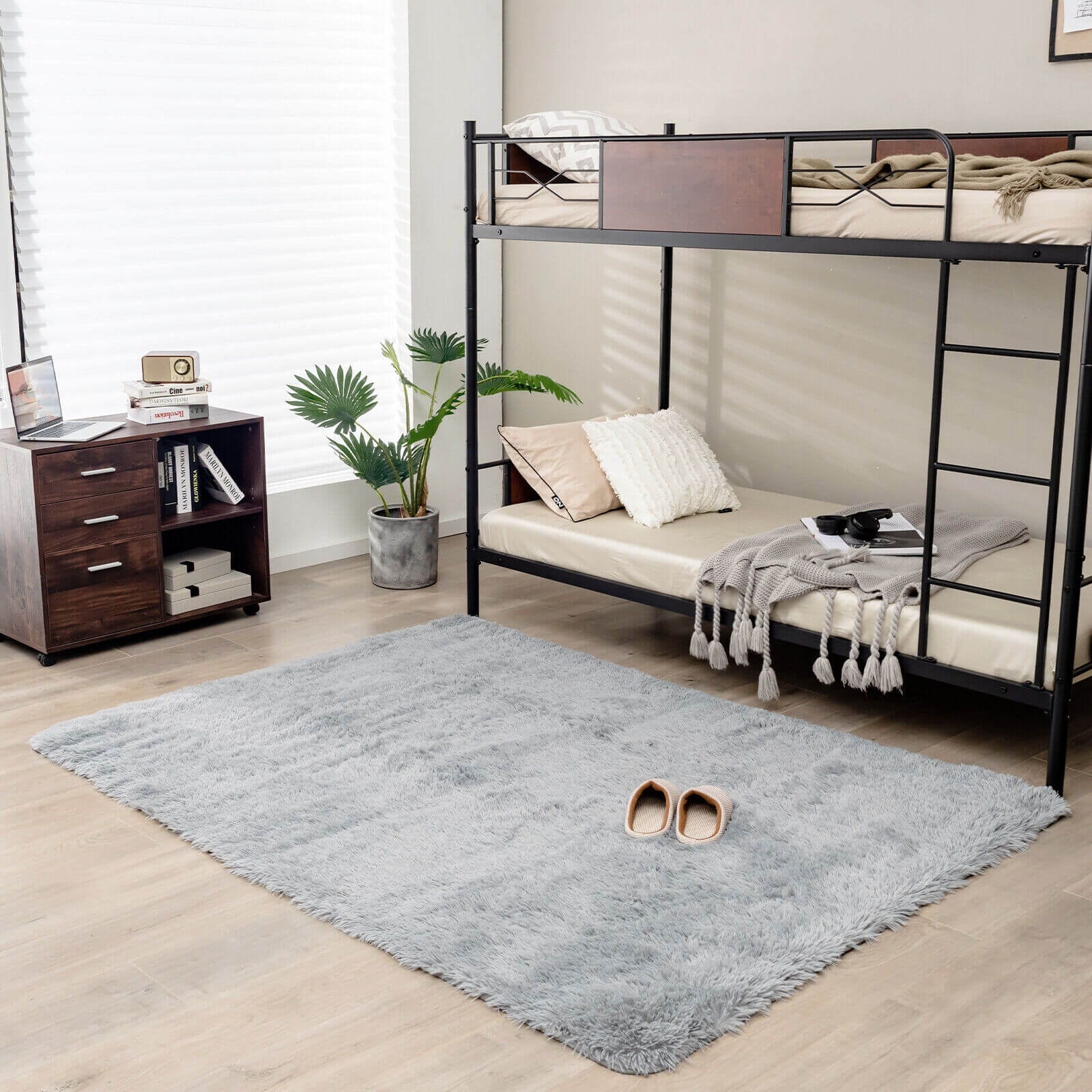 5 x 7 Feet Modern Rectangular Soft Shag Area Rug, Light Gray Rugs at Gallery Canada