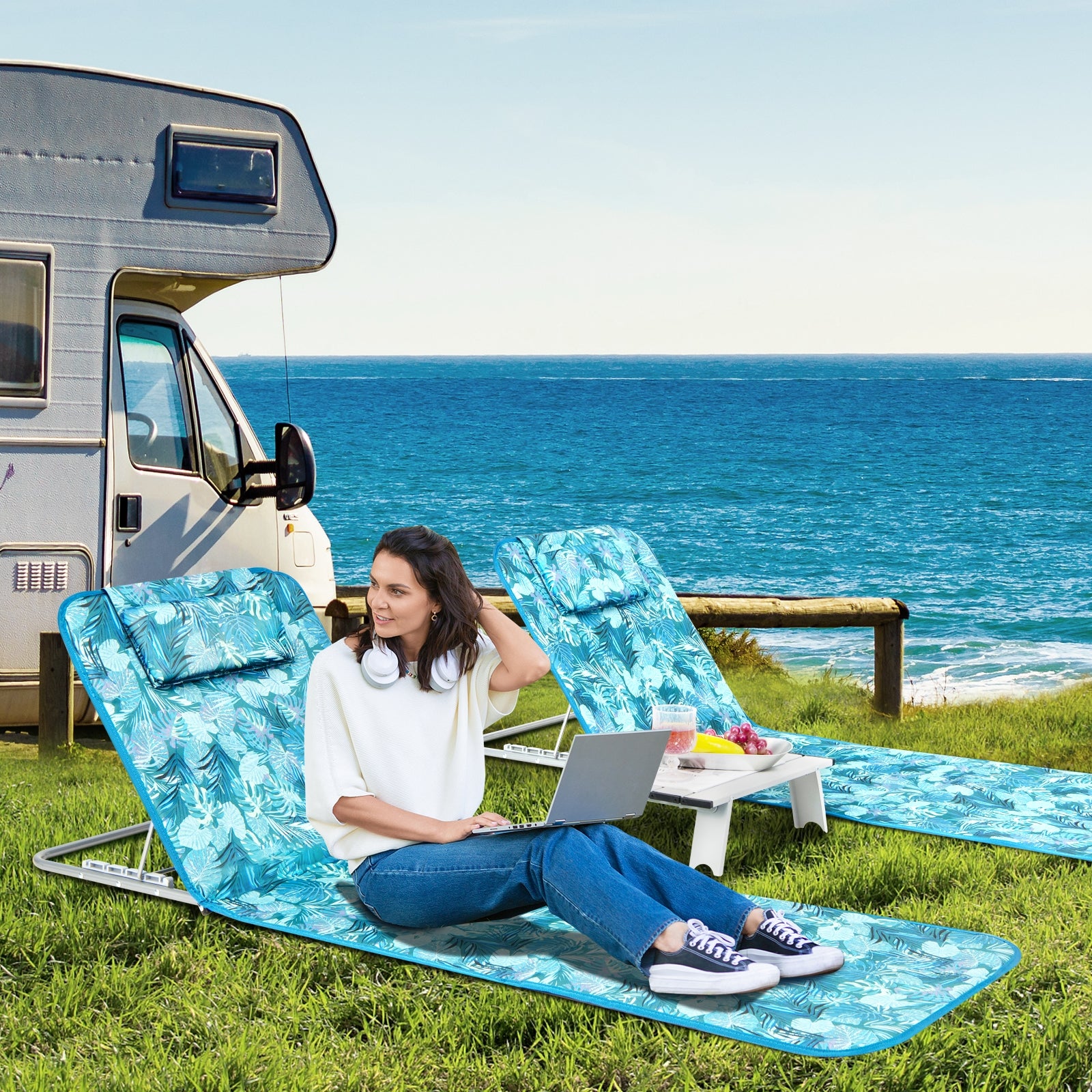 3 Piece Beach Lounge Chair Set, 2 Adjustable Chairs With Table, Green Beach & Lawn Chairs at Gallery Canada