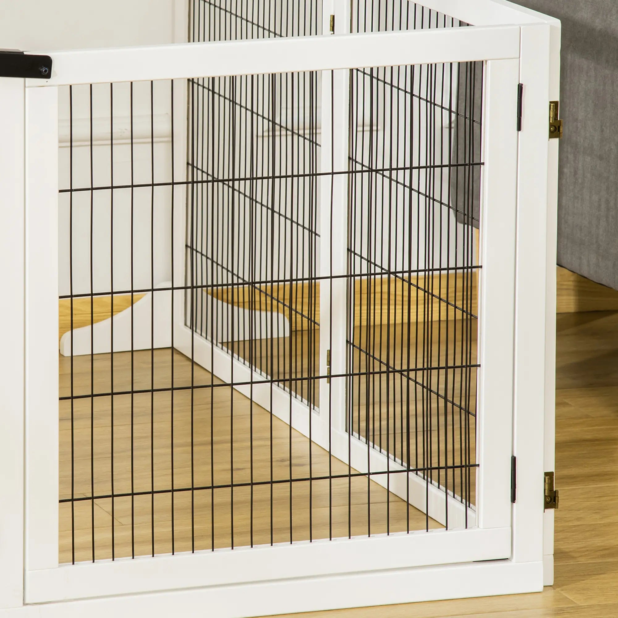 Wooden Freestanding Pet Gate, 2 Support Feet, White Houses, Kennels & Pens at Gallery Canada