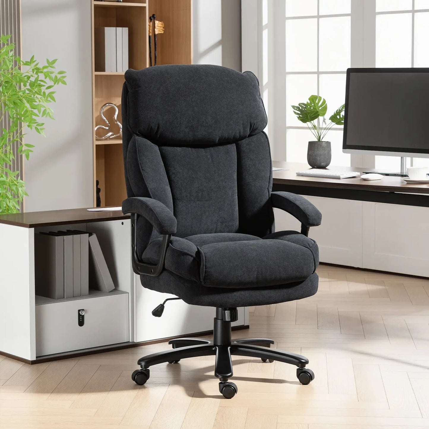Heavy Duty Executive Office Chair, 450 lbs, Black Executive & Manager Chairs at Gallery Canada