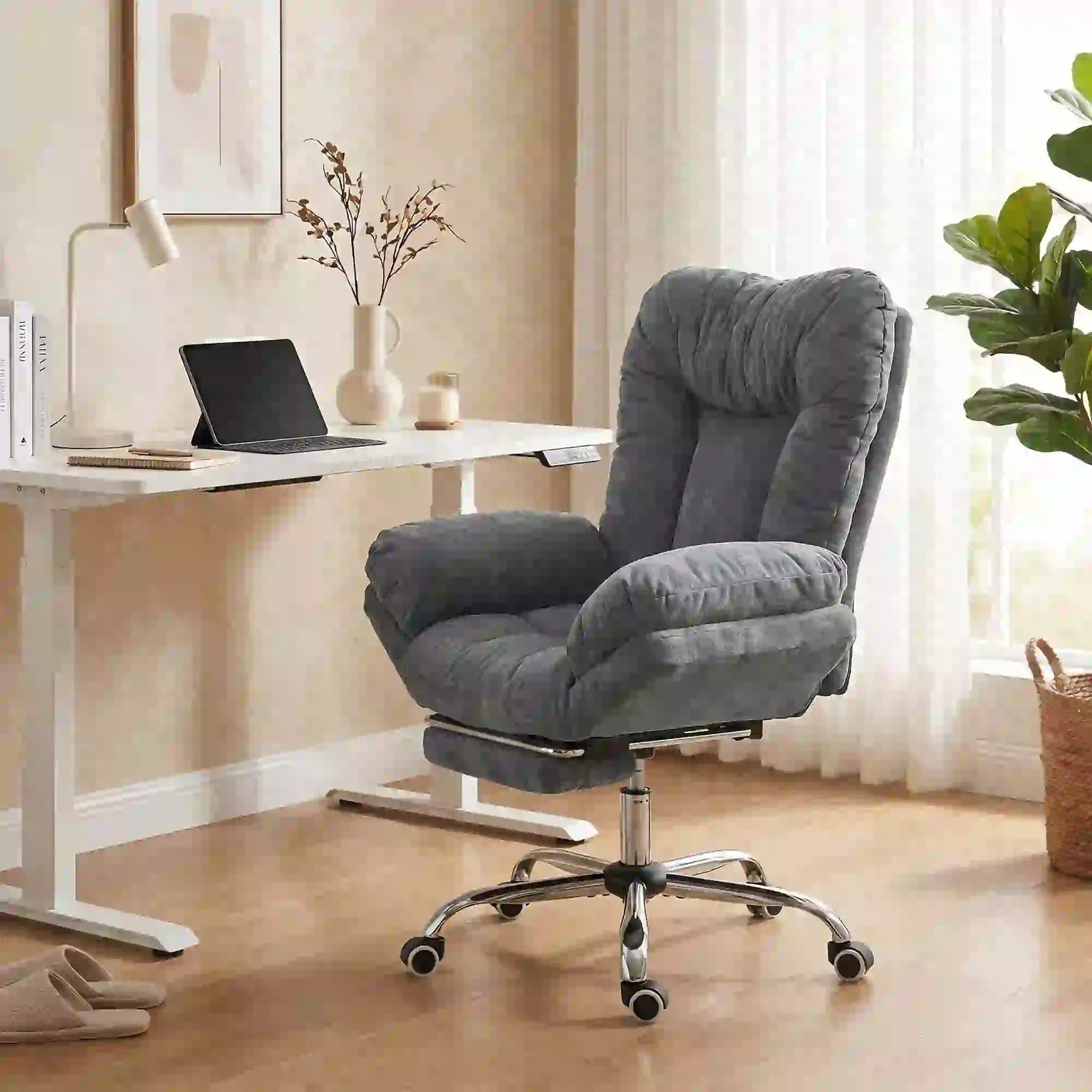 Criss Cross Chair With Wheels, Waterfall Armrests, Dark Grey, Dark Grey Task Chairs at Gallery Canada