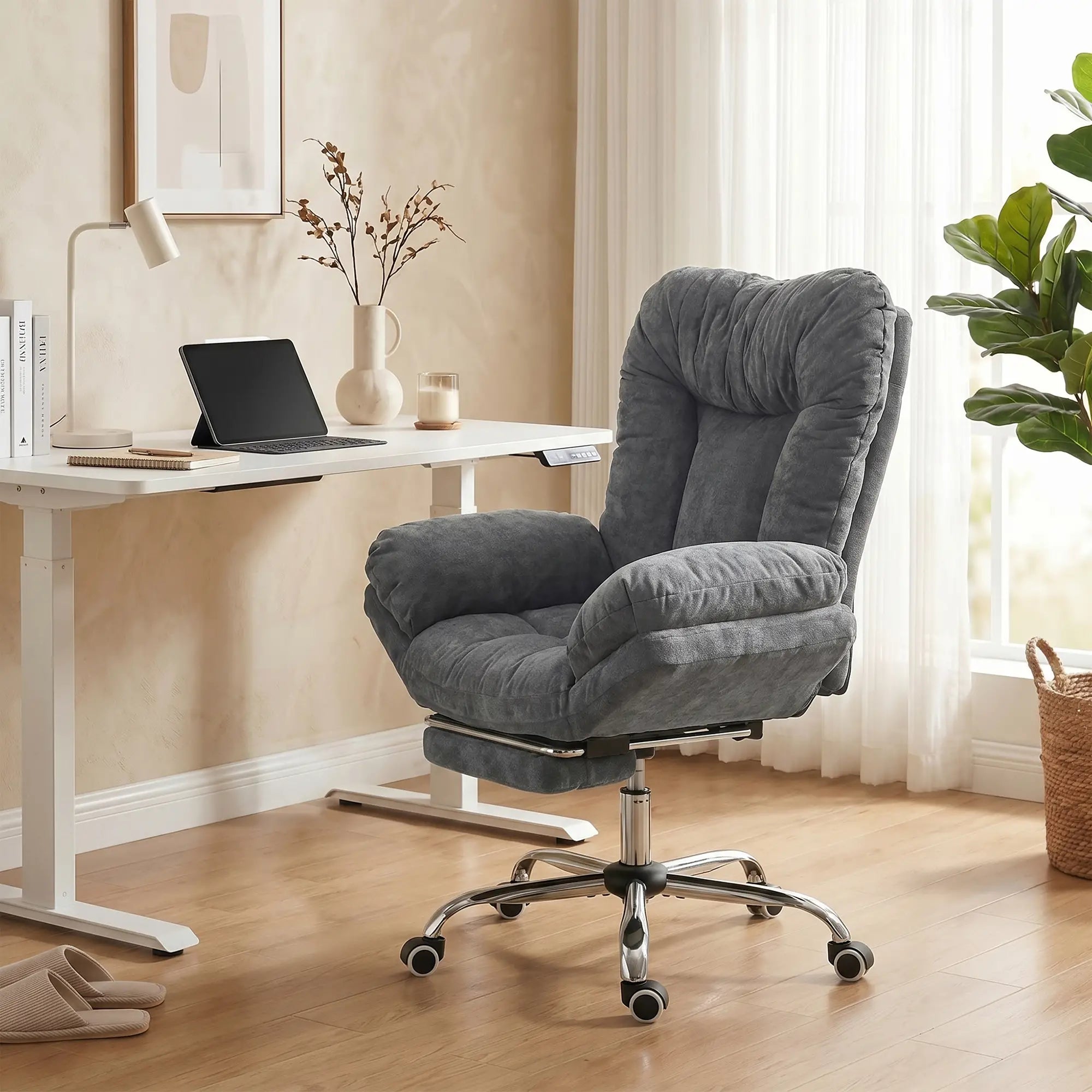 Criss Cross Chair With Wheels, Waterfall Armrests, Dark Grey, Dark Grey Task Chairs at Gallery Canada
