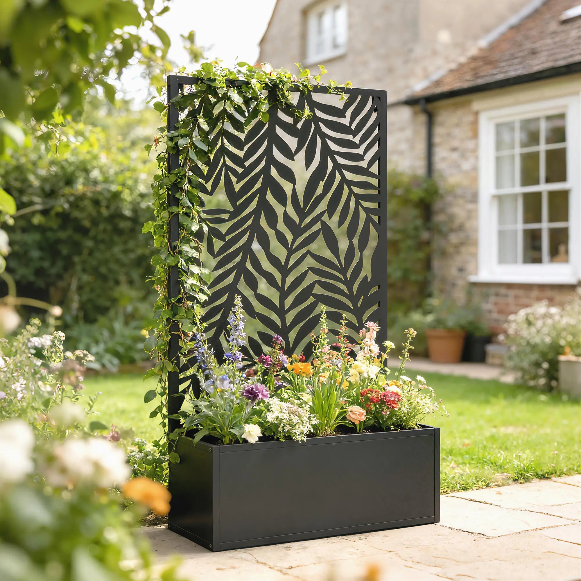 Metal Planter Box With Trellis, 44.5